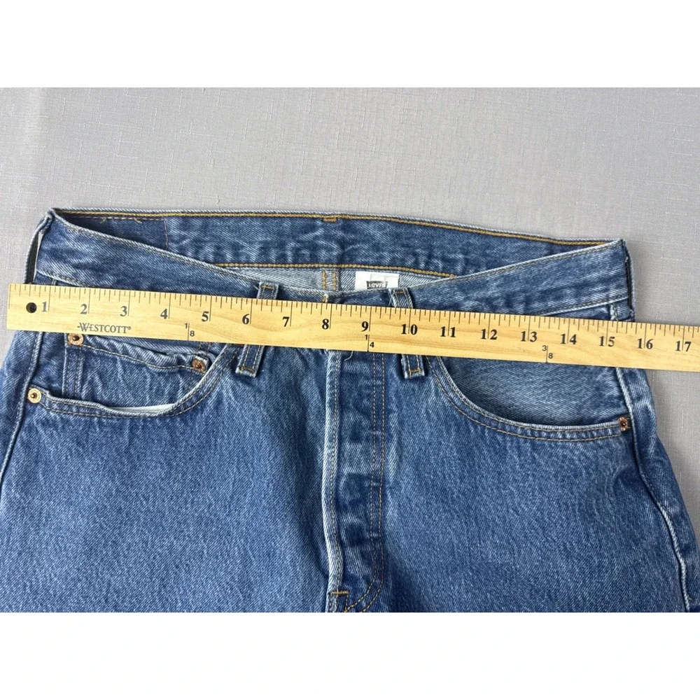 Levis 501 Original Fit Jeans Mens 32x32 Medium Wash Blue Straight Leg Denim